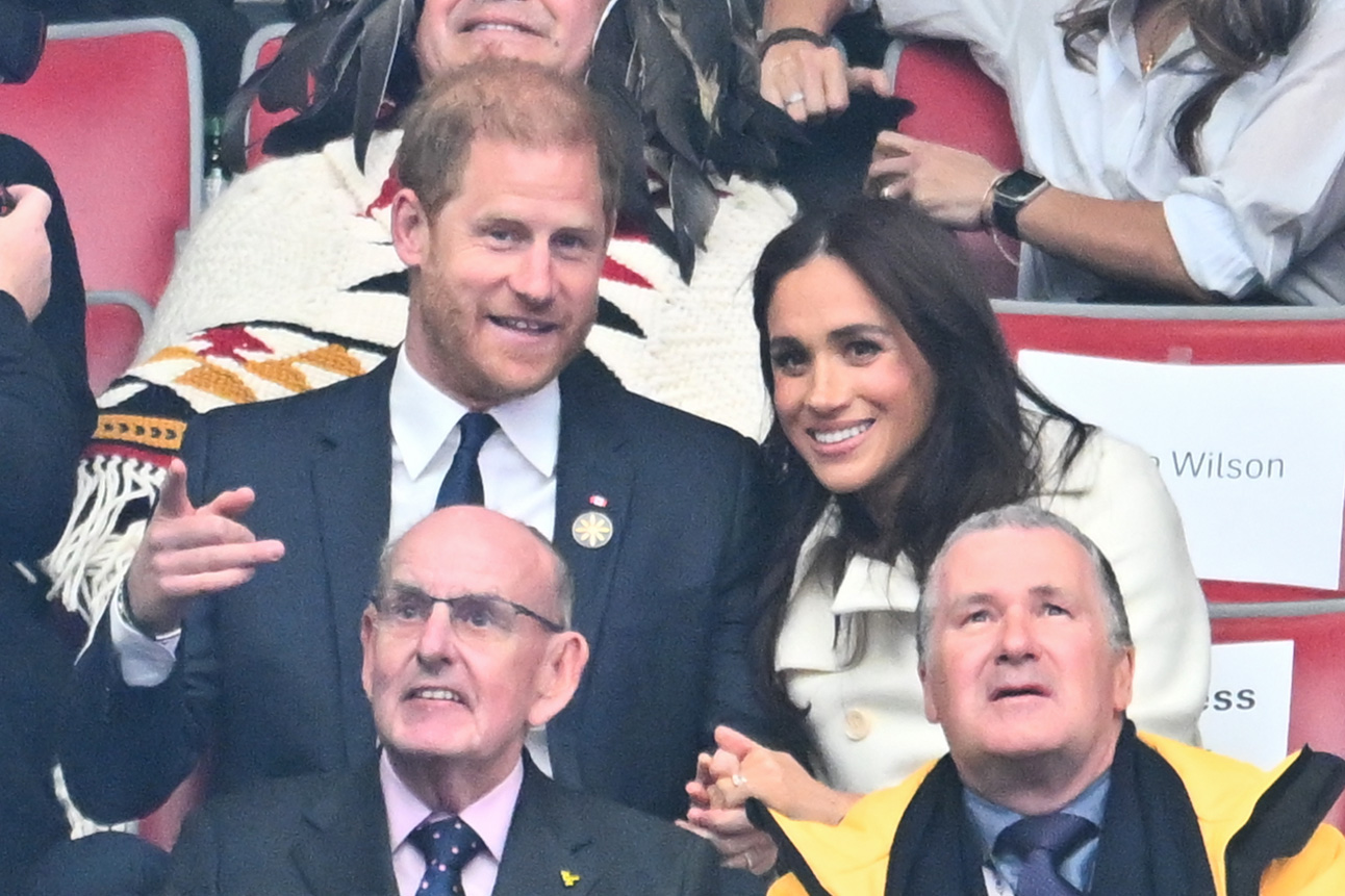 Moment Prince Harry shows off dance moves at Invictus Games before joining Meghan in crowd to cheer on teams [Video]