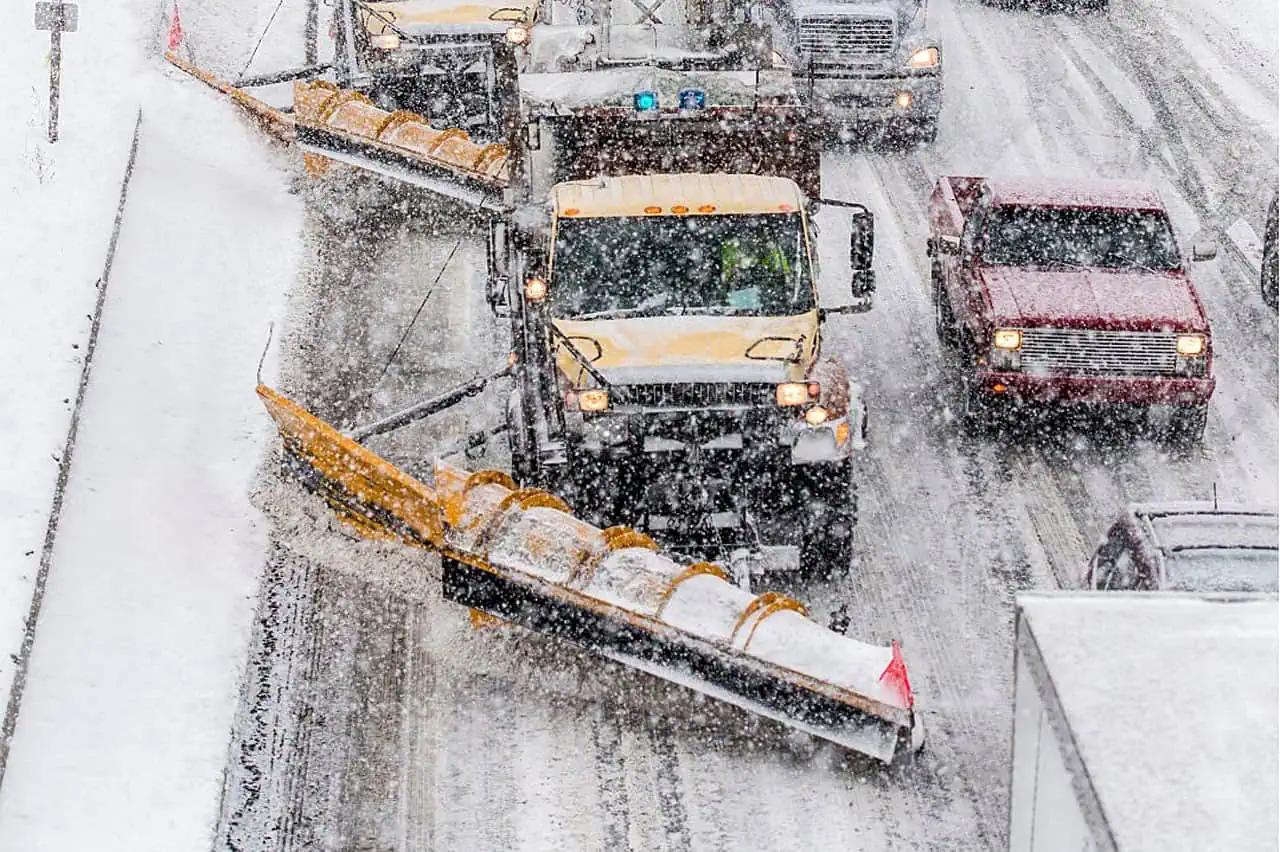 SNOWSTORM: Up to 40 cm of snow and wind takes over southern Ontario today [Video]