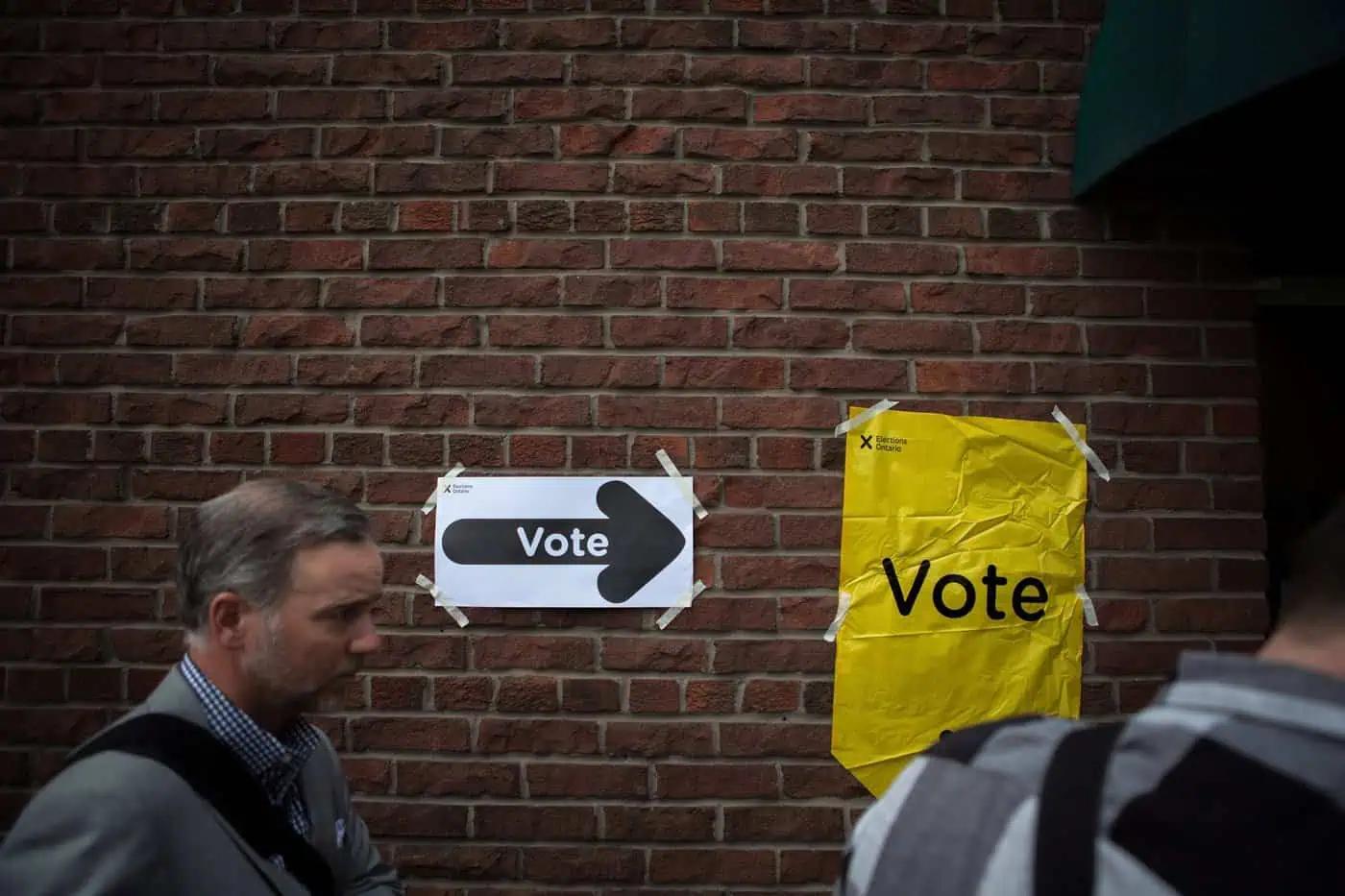 Ontario NDP candidate withdraws in Toronto riding, citing close PC-Liberal race [Video]