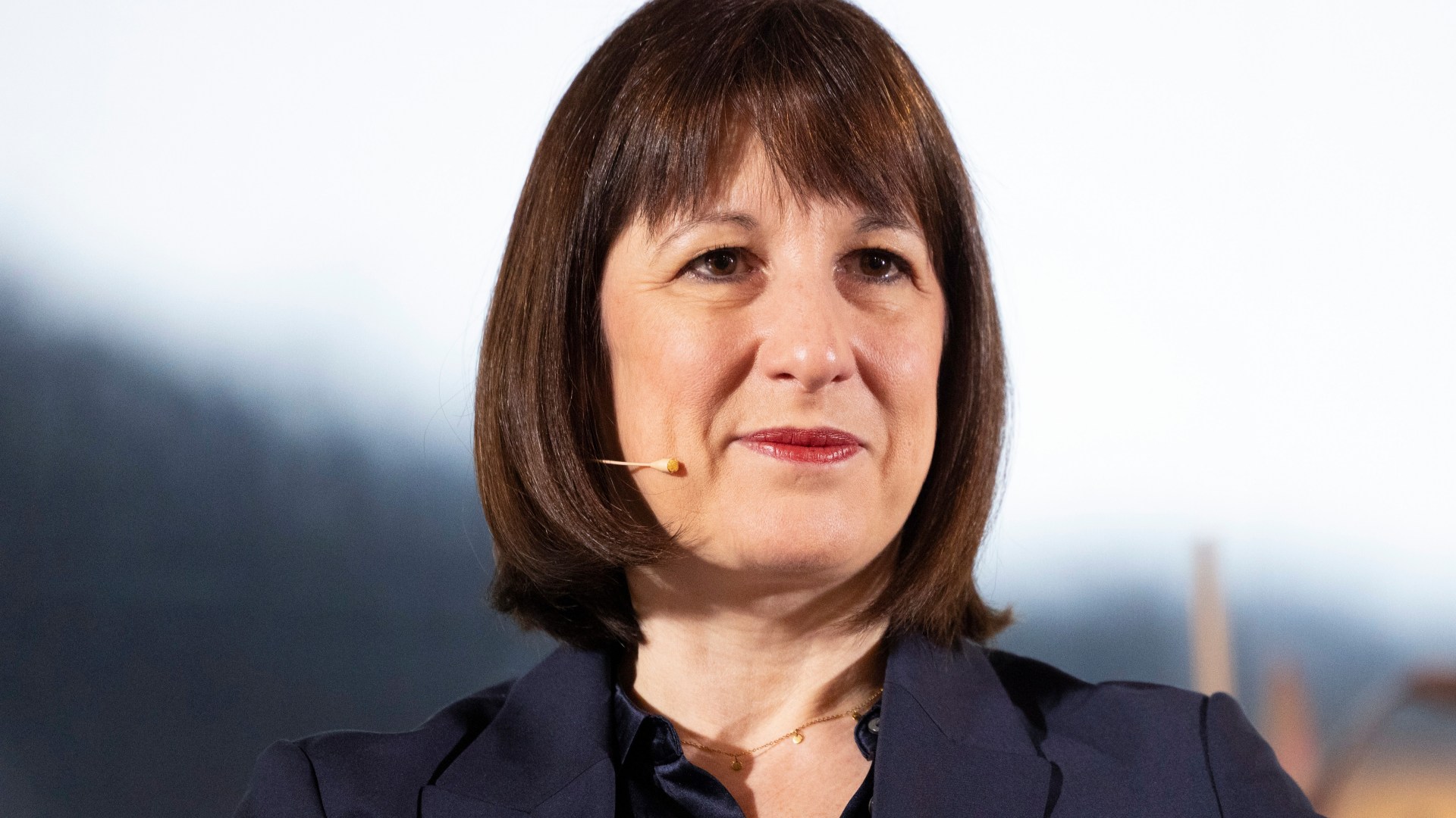 Rachel Reeves insists ‘I was never questioned’ over expenses after claims Chancellor ‘used money for handbags & perfume’ [Video]