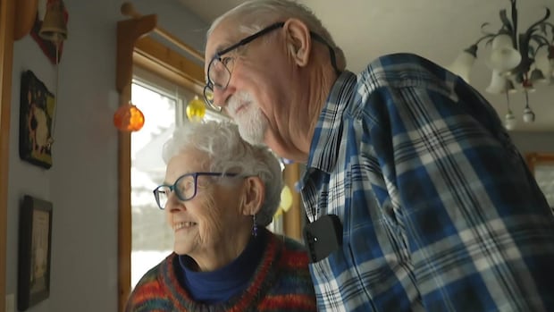 How a weekly phone call turned into a love story for 2 N.B. seniors [Video]