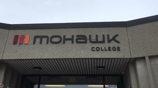 More layoffs at Mohawk College. This time it’s 91 full-time and over 100 part-time jobs lost [Video]