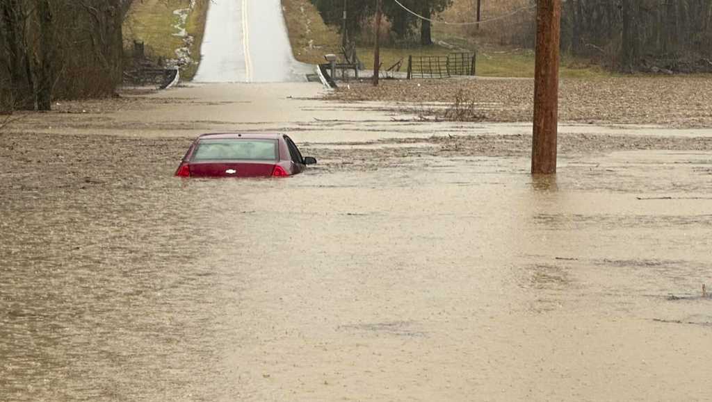 Flooding in US Southeast leaves at least 4 dead; snow, ice and wind cause winter misery elsewhere [Video]