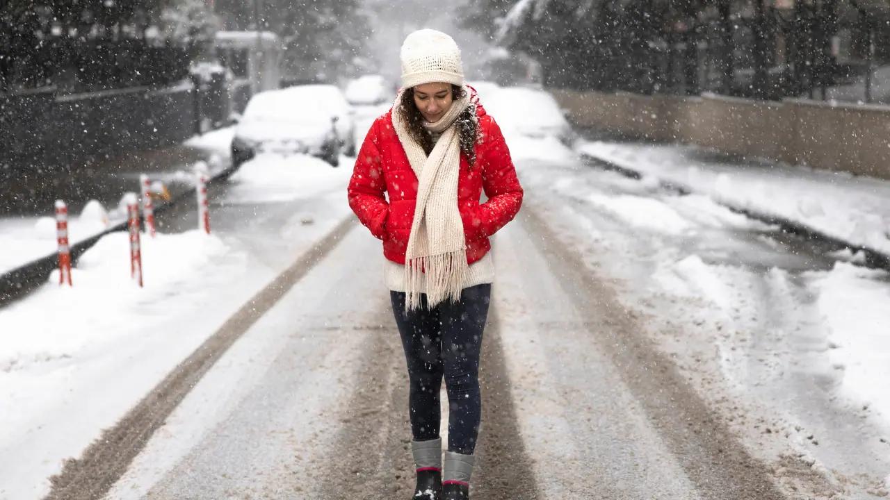 Snowstorm continues into the evening and tomorrow to parts of southern Ontario [Video]