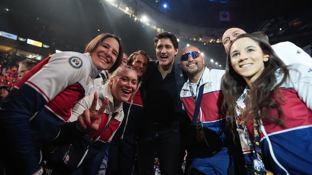 Justin Trudeau, Prince Harry take in final day of Invictus Games in Vancouver [Video]