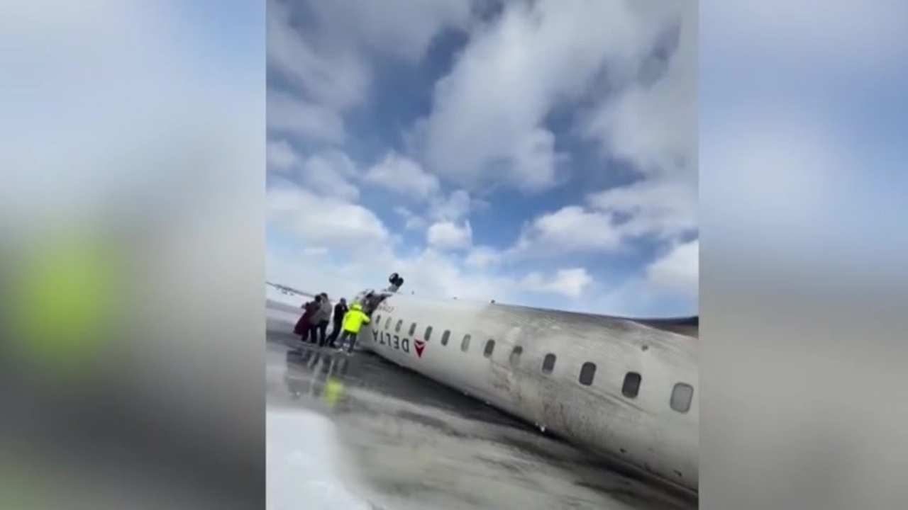 None dead and 17 injured in Delta jet crash in Toronto, airport official says - Boston News, Weather, Sports [Video]