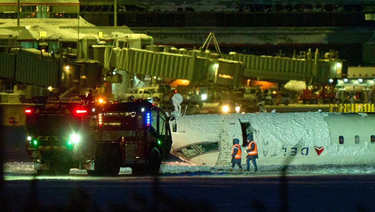 Delta flight crash at Toronto airport injures 18 [Video]