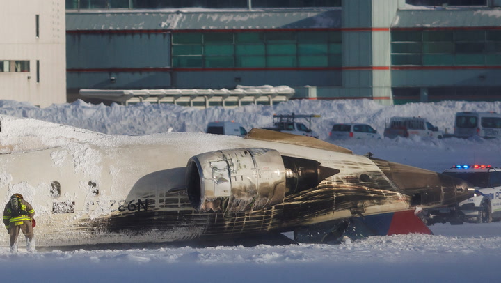 Listen: Air traffic control audio from Delta plane crash in Toronto | News [Video]