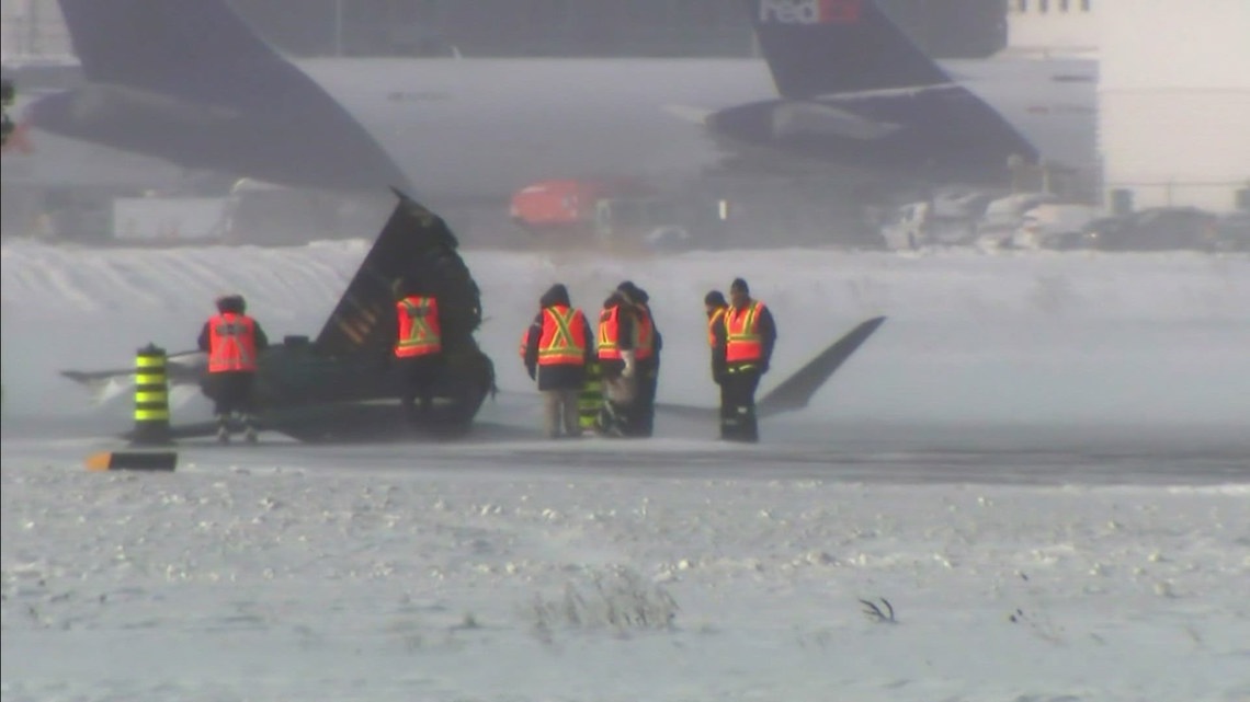 Teams of investigators trying to determine what caused Toronto plane crash [Video]