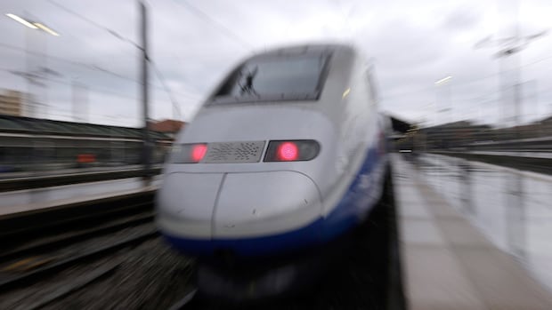 High-speed rail line with 300 km/h trains will run between Toronto and Quebec City, Trudeau announces [Video]