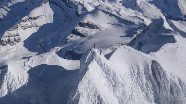 ‘We had the imagination’: B.C. skier leads pair in first-ever ski descent of Mount Robson’s south face [Video]