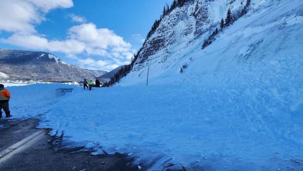 Motorists unharmed after avalanche rips across Quebec highway [Video]