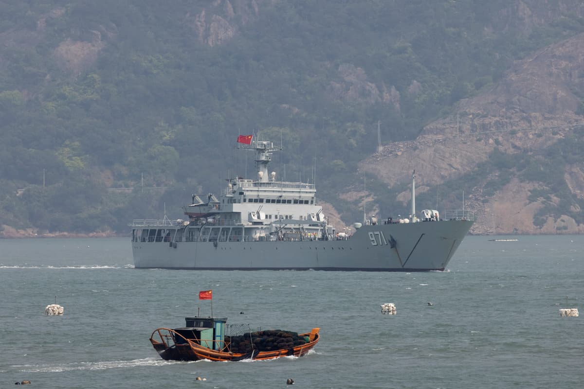 Passenger jets from Sydney ‘forced to divert pretty quickly’ after China warships start ‘live firing’ exercise [Video]