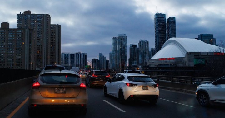 Another NHL team says Toronto gridlock forced them to walk to rink [Video]