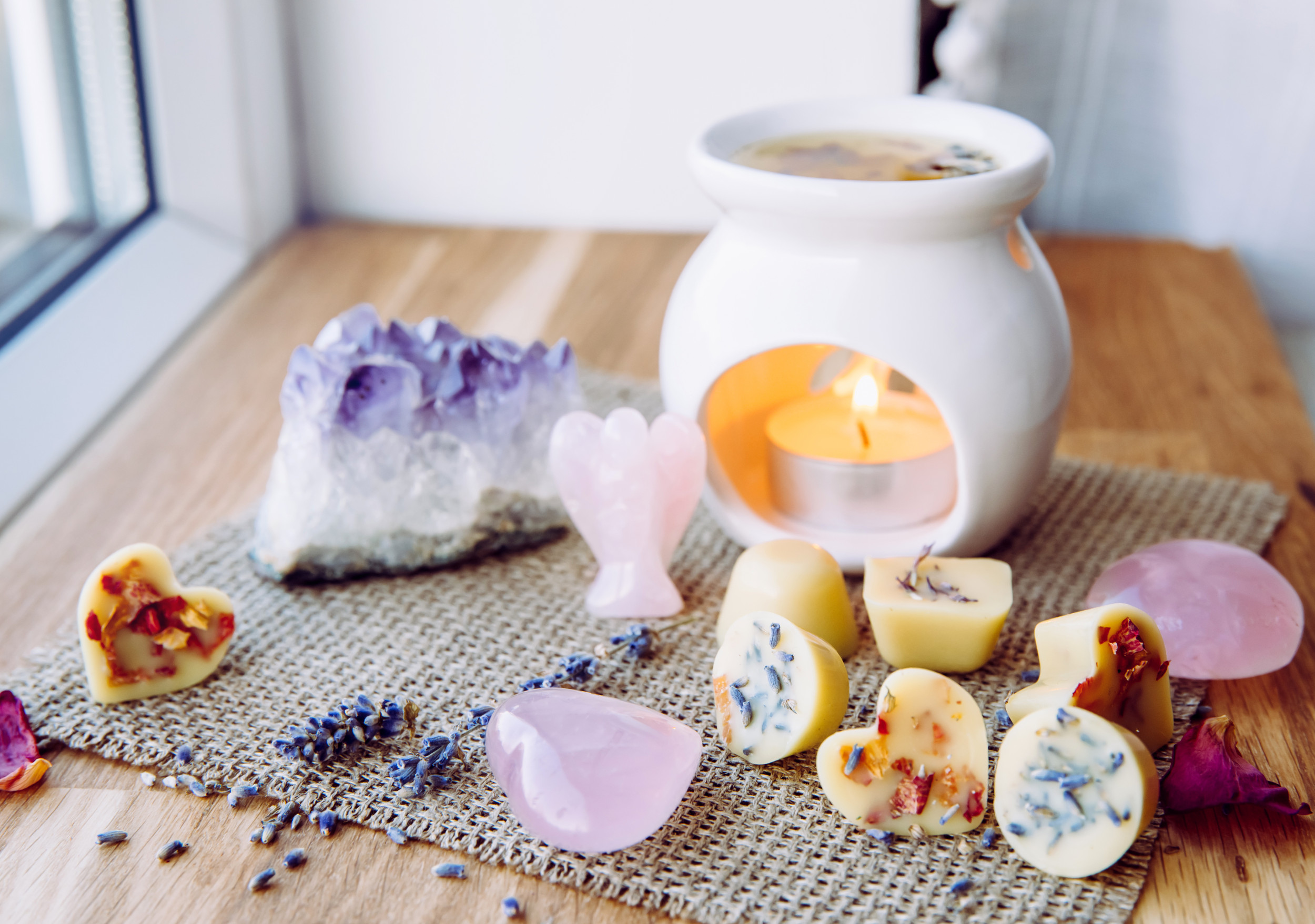 Cosy Home Warning As Scented Wax Melts Create Toxic Particles [Video]