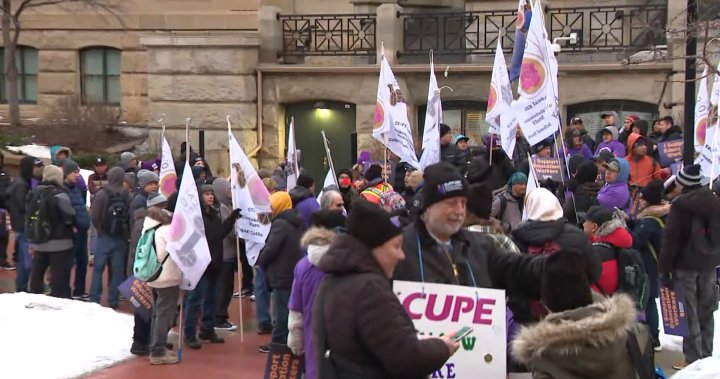 Education support workers hit the picket line in Calgary, near Edmonton [Video]