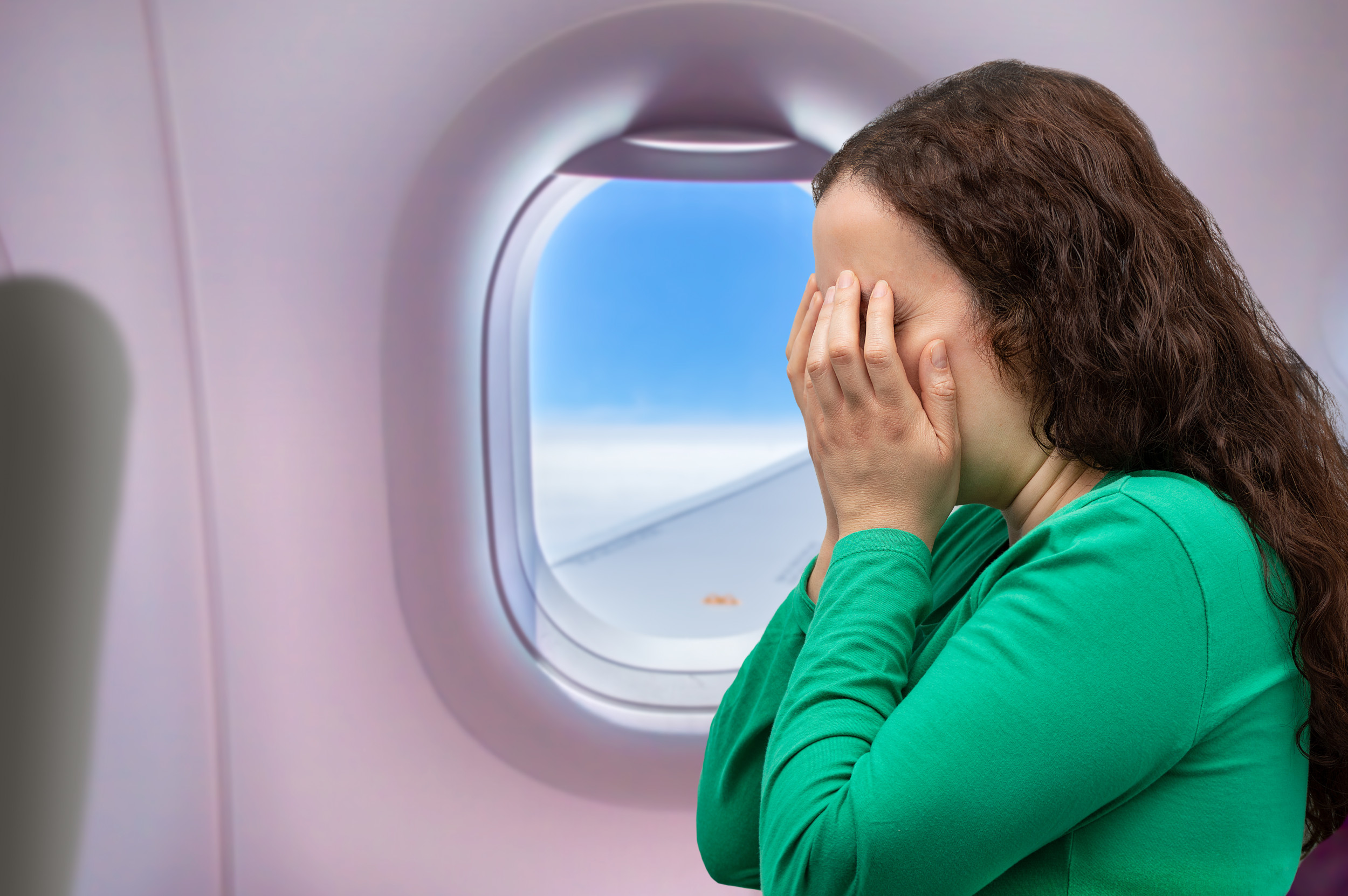 Pilot and Therapist Shares 7 Habits To Help Ease Fear of Flying [Video]