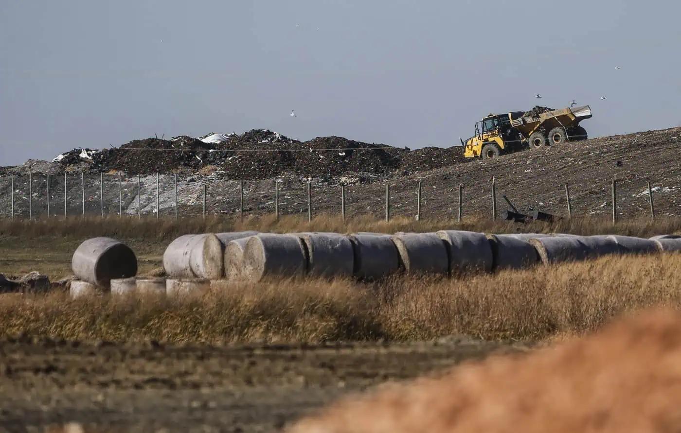 Possible remains found in search for slain women at Winnipeg-area landfill [Video]