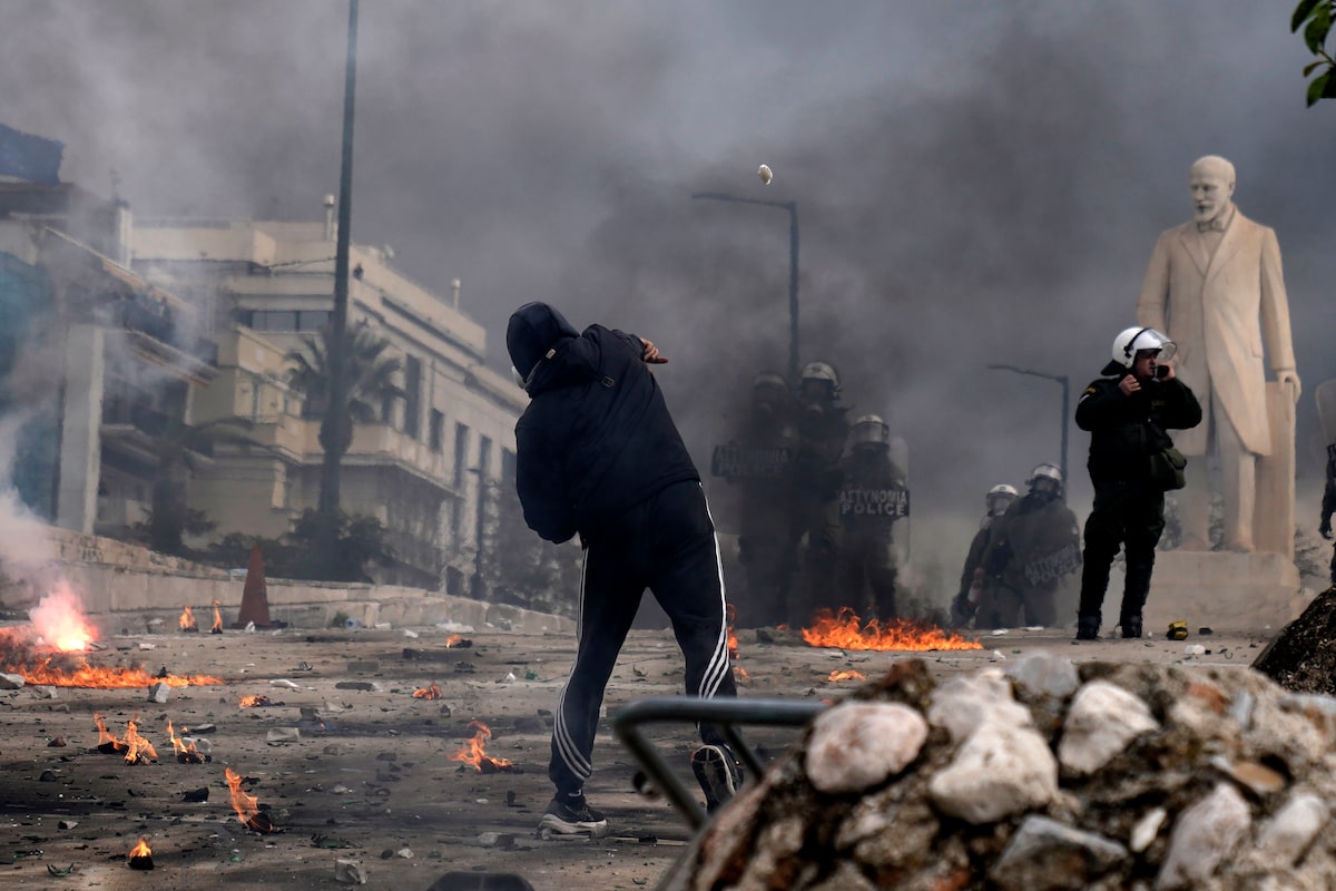 People protest in Athens on rail crash anniversary as frustration at system failures boils over [Video]