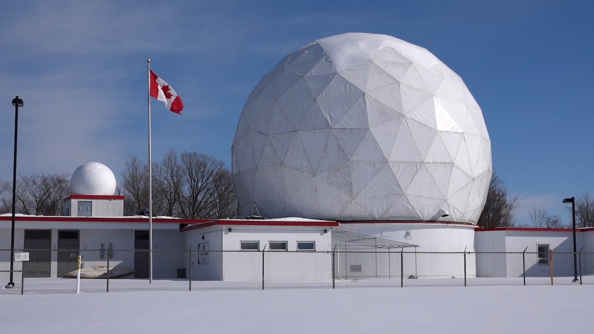 Take a look inside this giant satellite dish [Video]