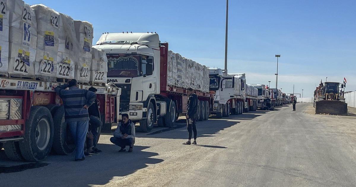 Israel is criticized after it bars Gaza aid to pressure Hamas to accept a new ceasefire proposal [Video]