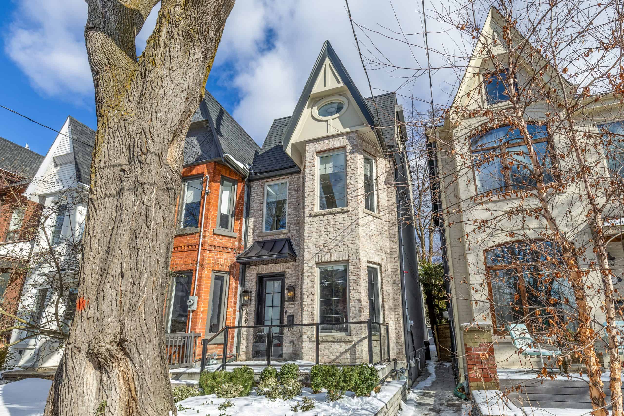 Ontario House of the week: Renovated home in trendy Toronto neighbourhood [Video]