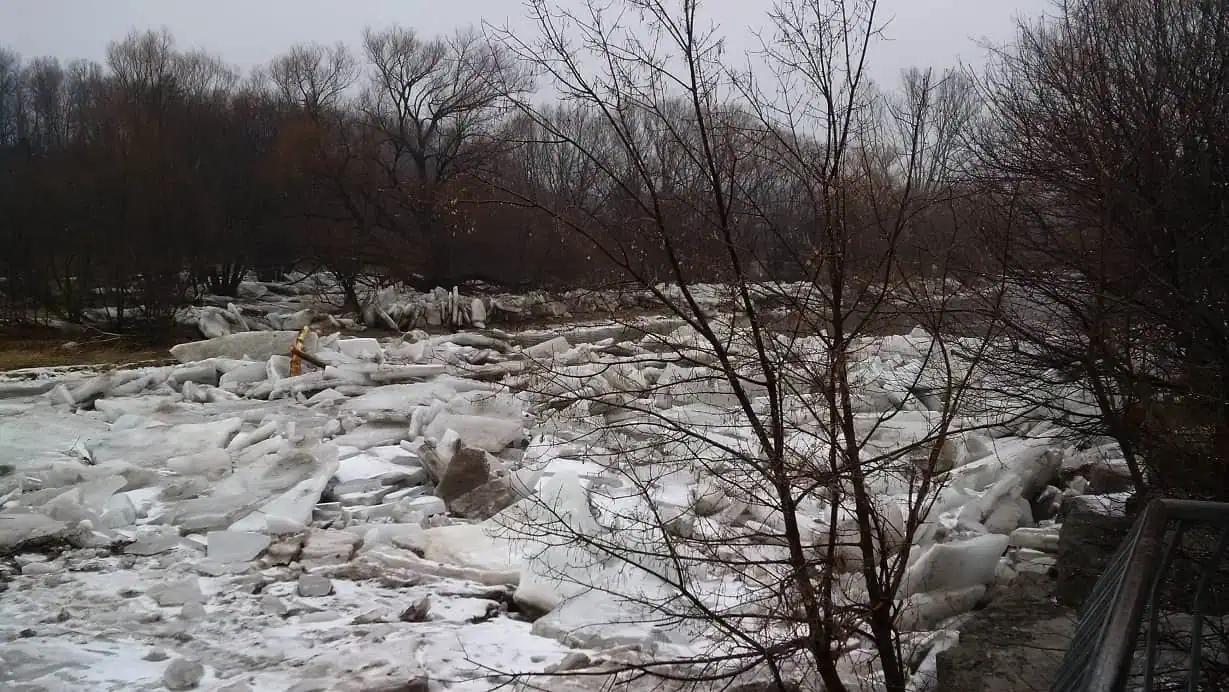 Caution around waterways urged due to rain and snow melt in Brampton [Video]