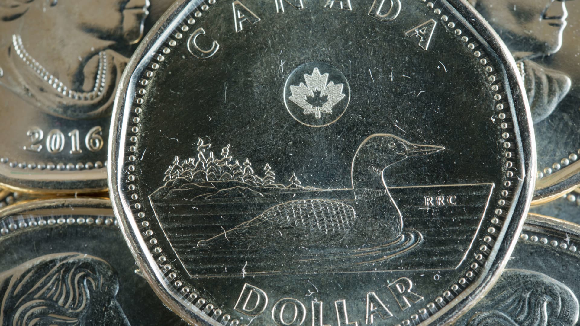 Canadian dollar, Mexican peso at one-month low as U.S. tariffs set to take effect [Video]