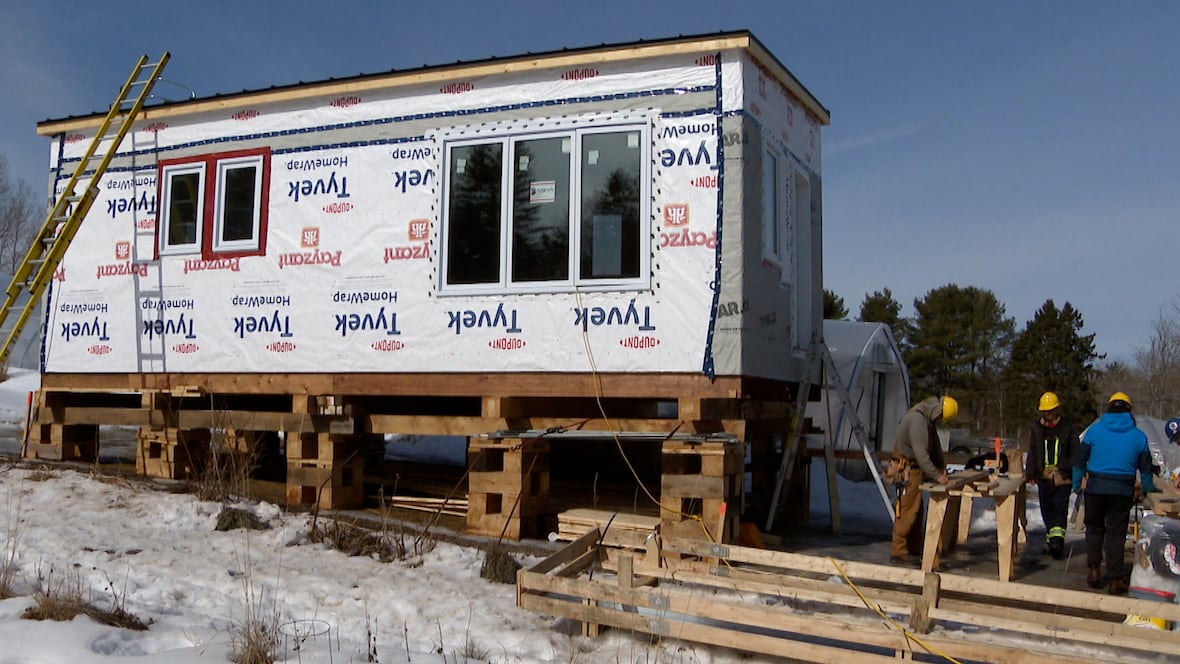 How this program is building tiny homes and providing hands-on experience [Video]