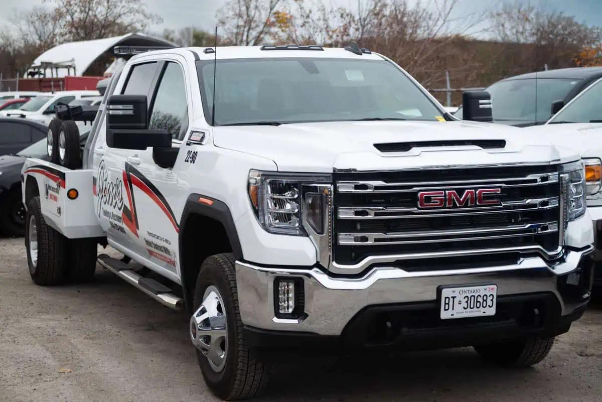 Turf wars? Tow truck driver shot at in Ajax, Ontario [Video]