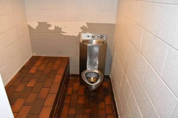 Struggle over phone leads to mans serious injury in Brampton police cell: SIU [Video]