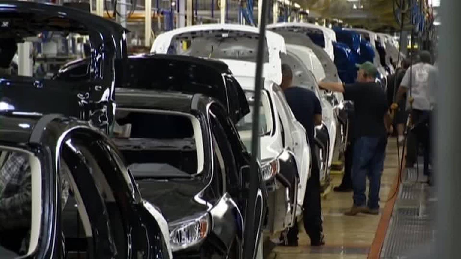 Video: Trump gives some automakers one-month tariff break [Video]