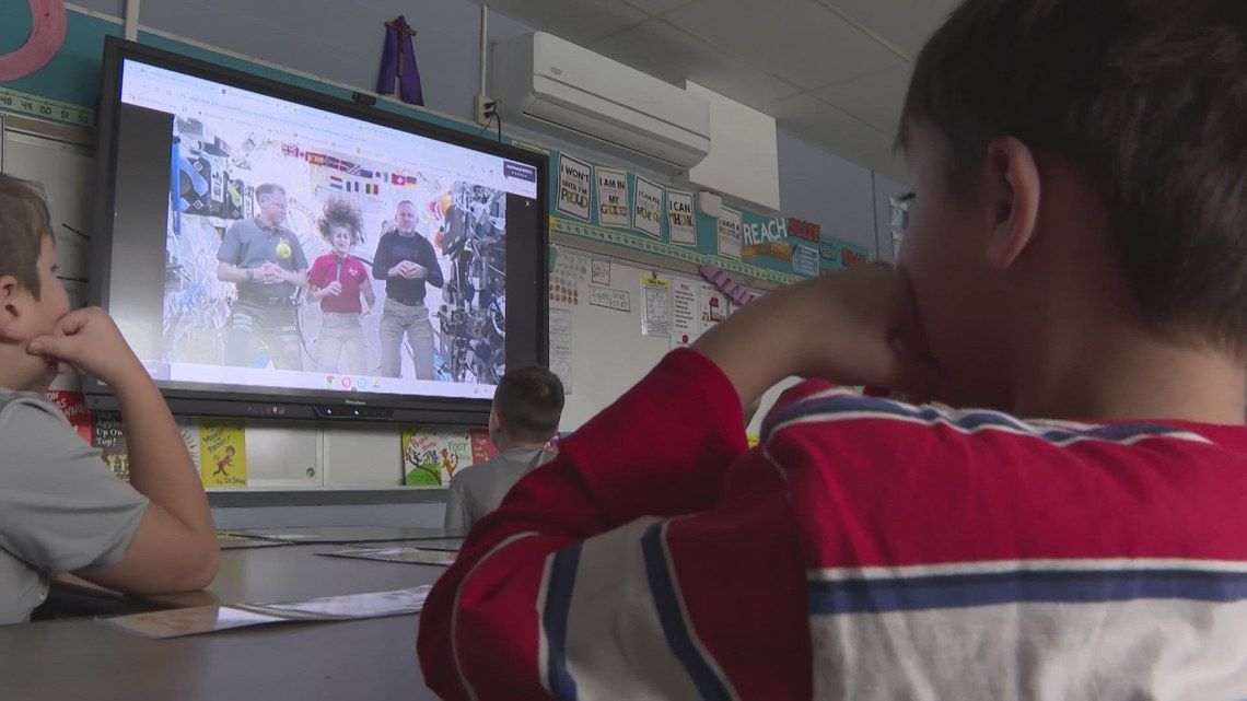 Saint Ambrose students talk to NASA astronauts at International Space Station [Video]