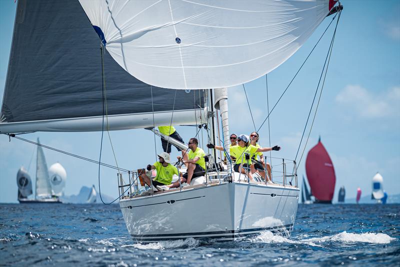 45th St. Maarten Heineken Regatta Day 3: Beach Stadium Racing and Surprises [Video]