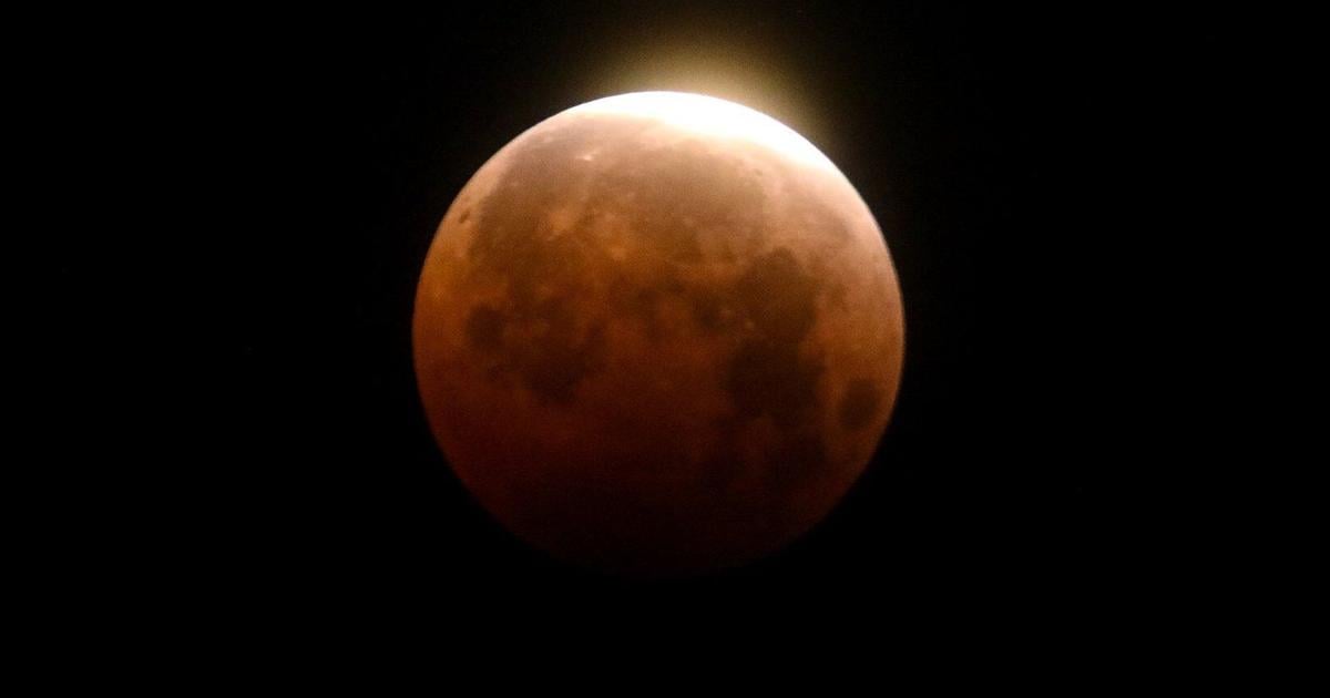 Watch the moon turn red during a total lunar eclipse in March [Video]