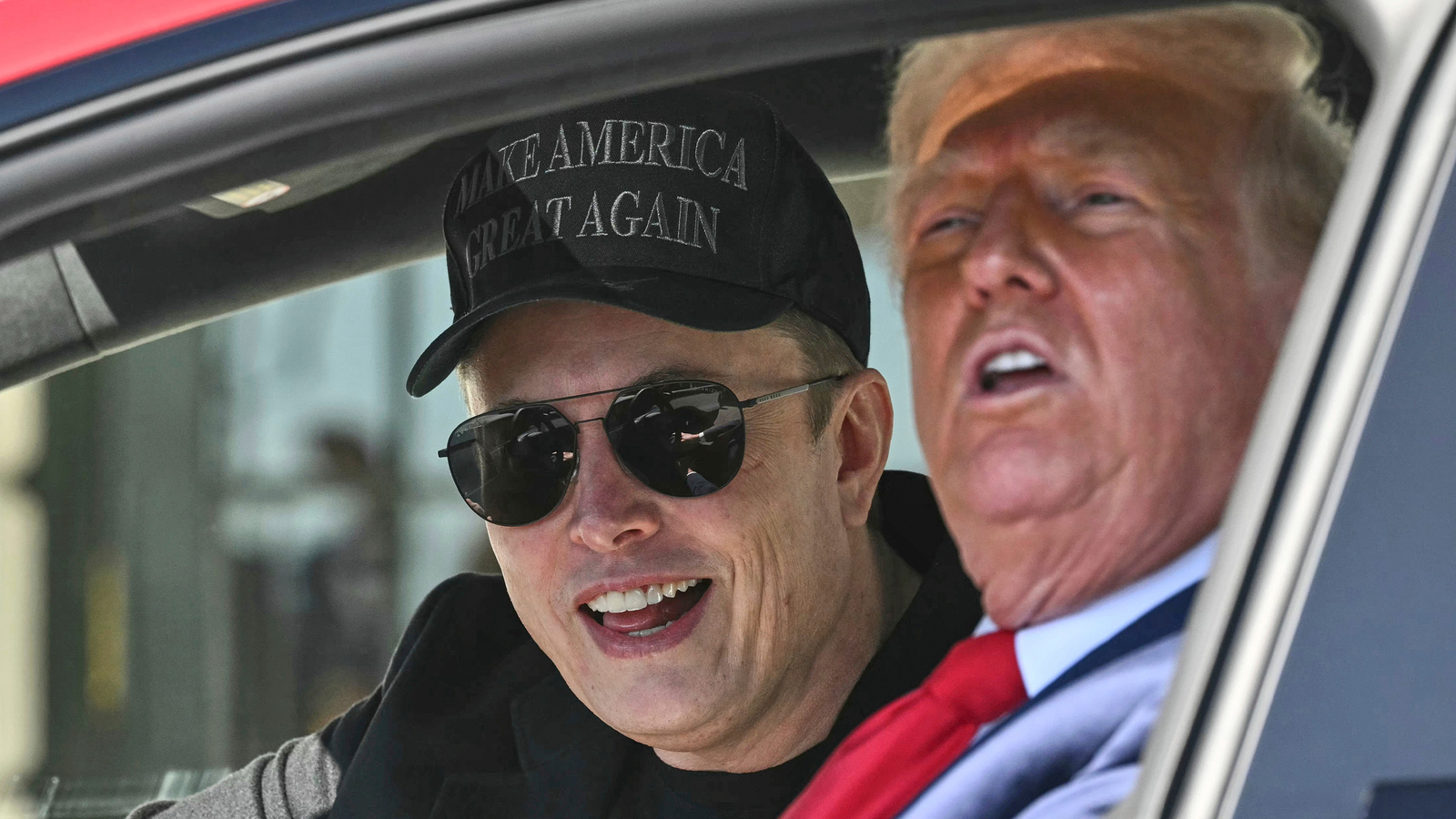 Trump checks out Teslas at White House as Elon Musk’s auto company stock sinks [Video]