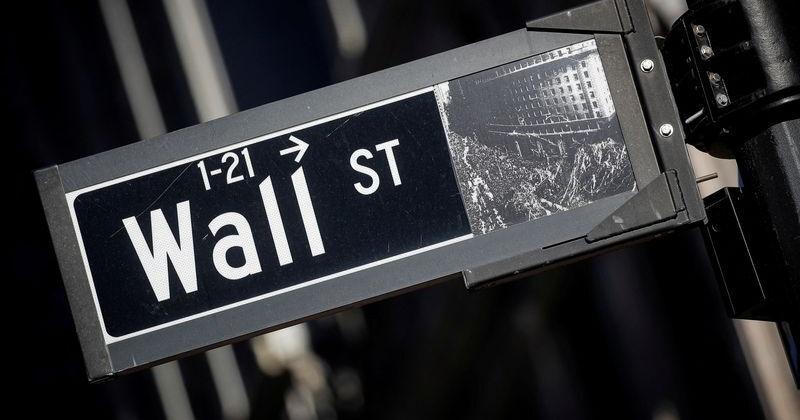 Euro rises with Ukraine optimism while stocks fall on tariff uncertainty | U.S. & World [Video]