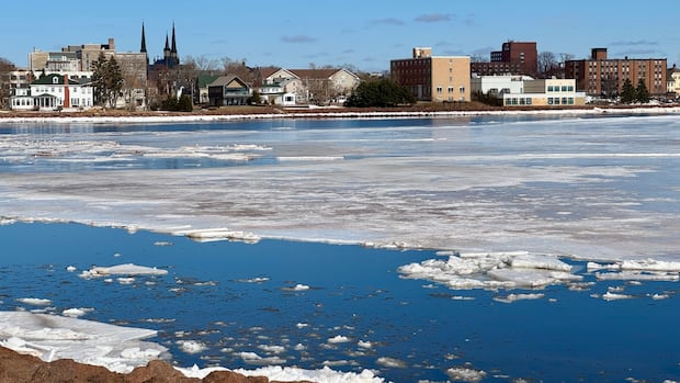 City of Charlottetown urges Islanders to stay off the ice [Video]