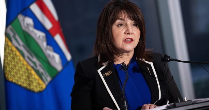 Alberta health minister fires back in wrongful dismissal suit, says ex-AHS boss was incompetent [Video]