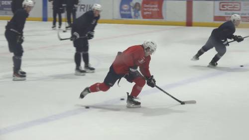 Mount Royal Cougars mens hockeyteamlooksfor redemption at University Cup [Video]