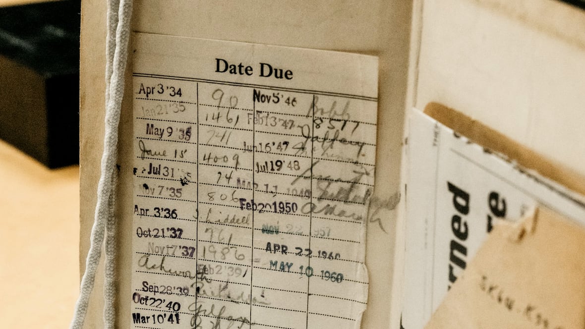 #TheMoment a B.C. man returned a library book 64 years late [Video]