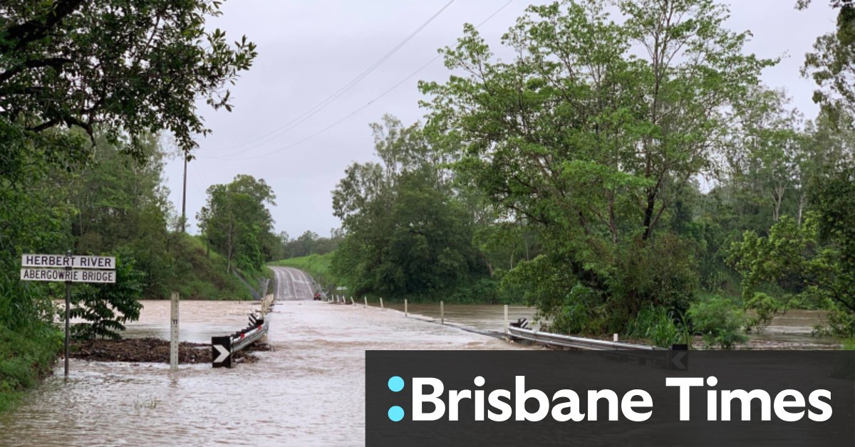 North Queensland community on high alert as river breaks banks [Video]