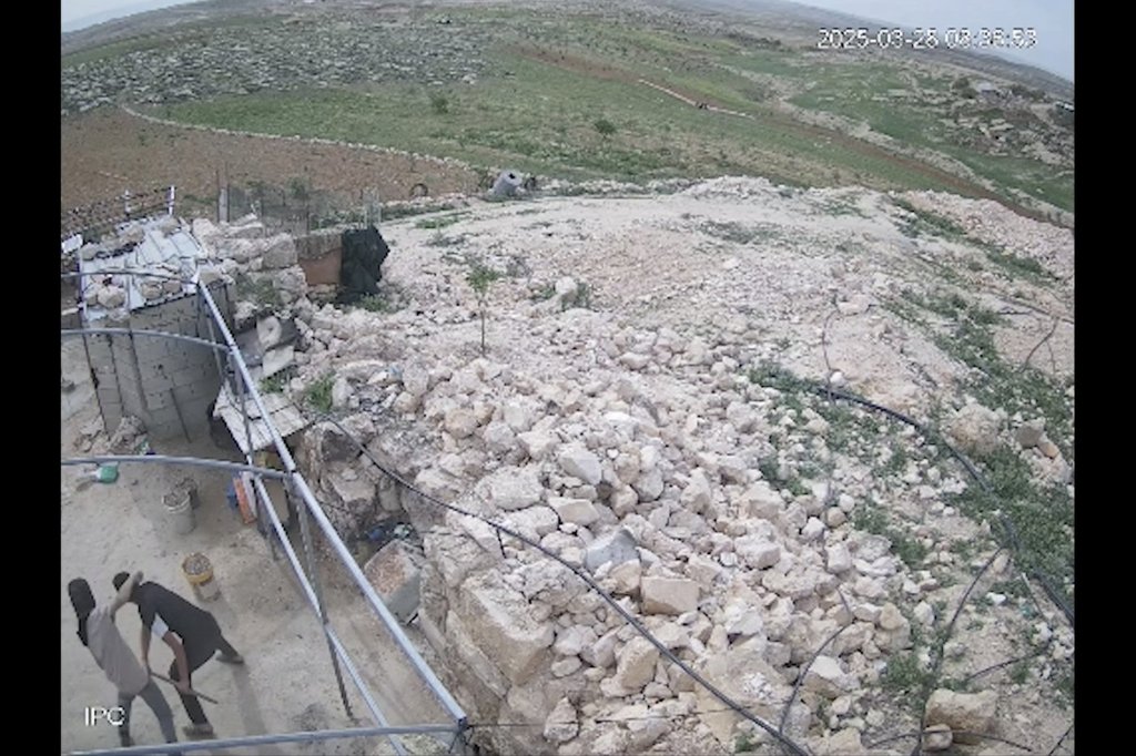 Israeli settlers seen on camera assaulting a Palestinian village. Police arrest only Palestinians  Winnipeg Free Press [Video]