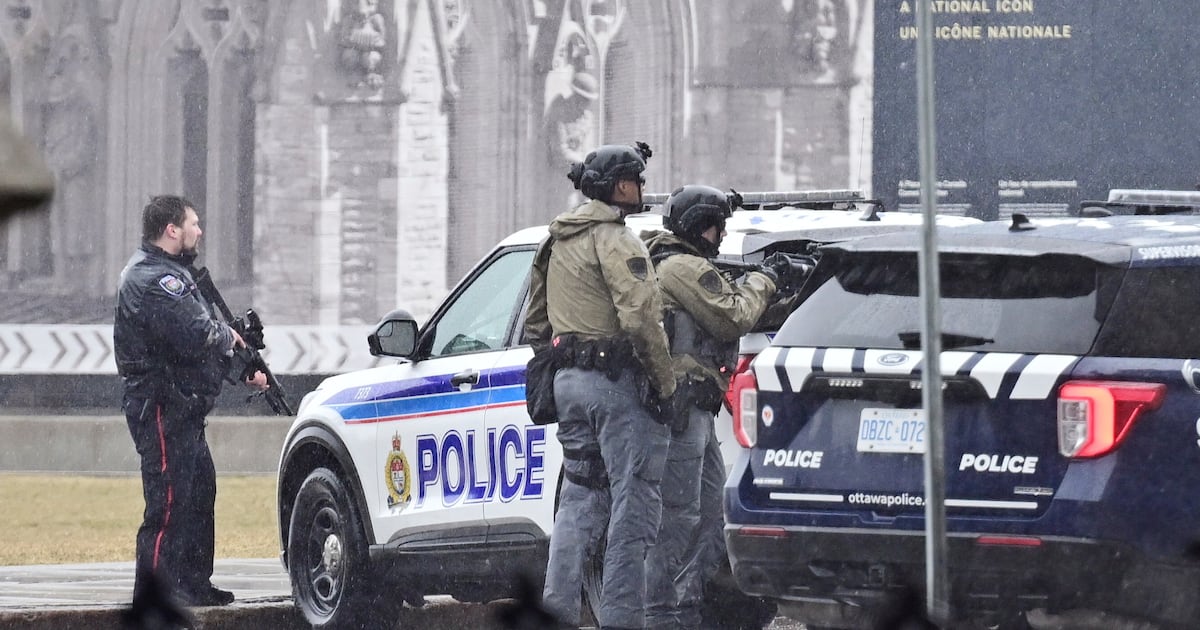 Police lock down Canadian Parliament as officers talk to barricaded man  Boston 25 News [Video]