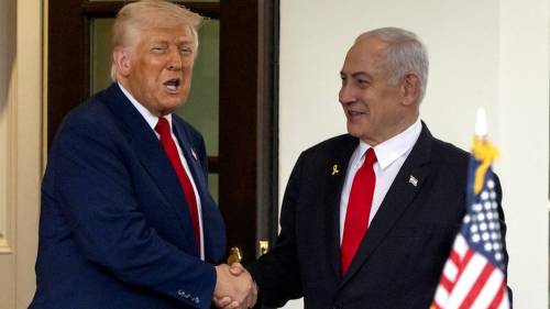 Trump calls Gaza Incredible real estate as Netanyahu talks evacuation plan for Palestinians [Video]