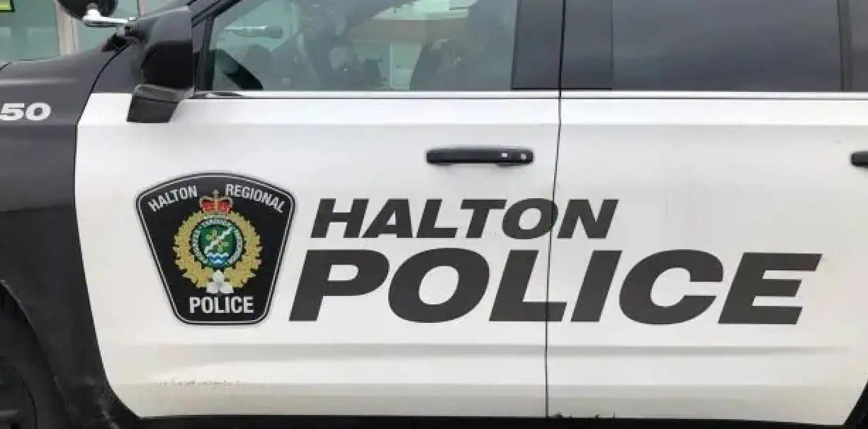 Suspected cellphone robbers still at large after two Ontario stores targeted [Video]