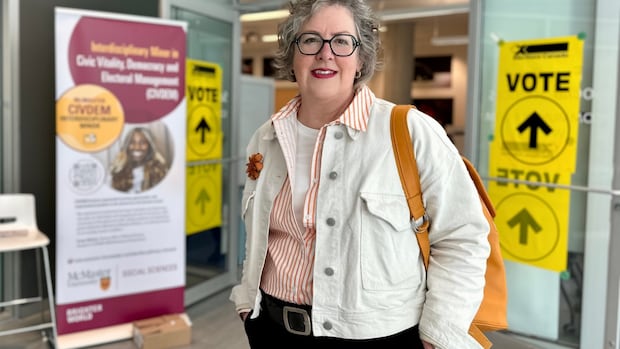 McMaster University students cast early election votes, ‘a win-win-win for democracy,’ says professor [Video]