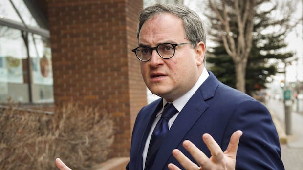 Rebel News owner Ezra Levant was ‘mentor’ to Poilievre, says author [Video]