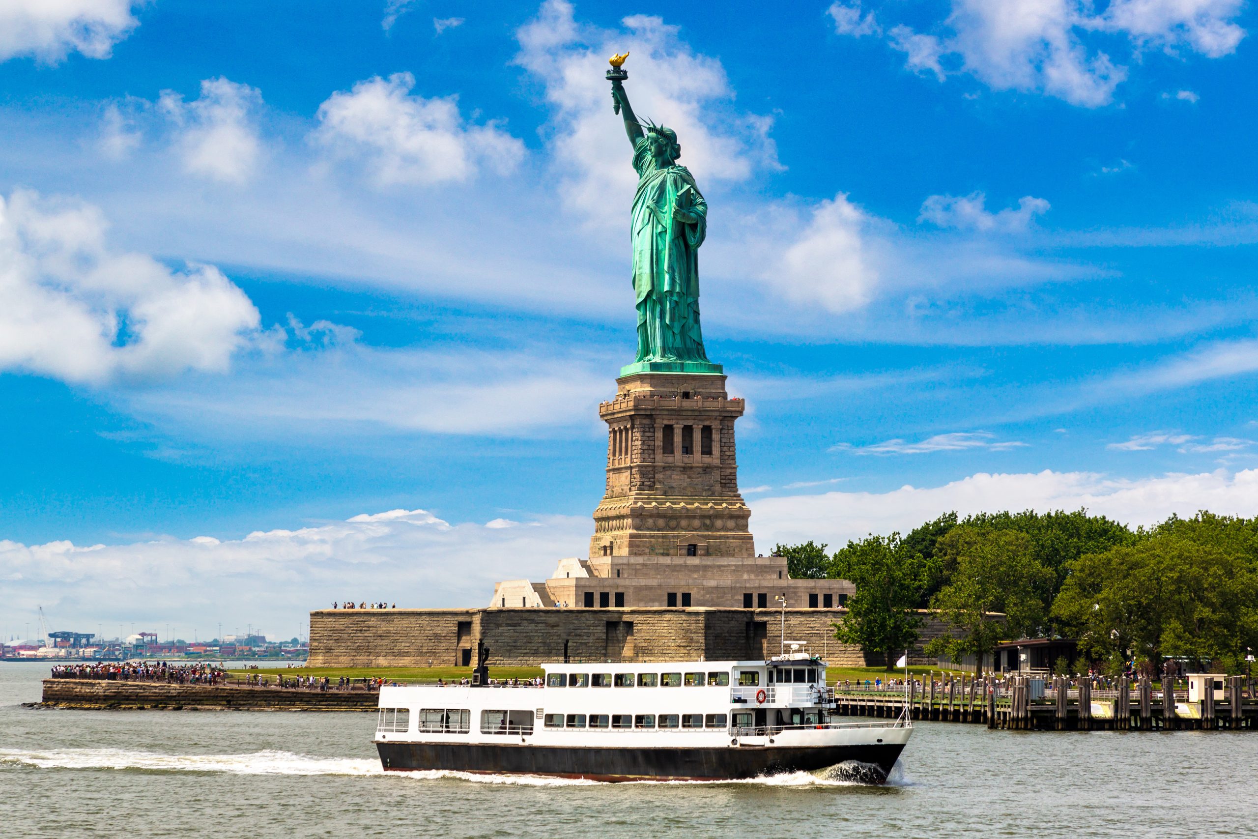 Hysterics as Woman Books New York Sunset Cruise but It Doesn’t End Well [Video]