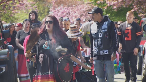 Dozens march in Vancouver 3 years after deaths of Indigenous women, girl [Video]